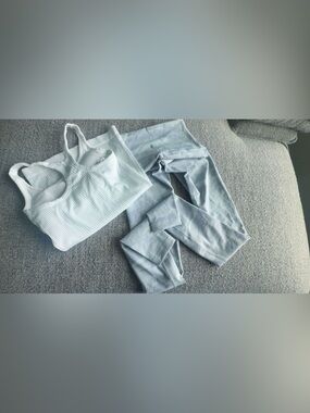 lululemon athletica White Ribbed Sports Bra with Pale Blue Patterned Leggings